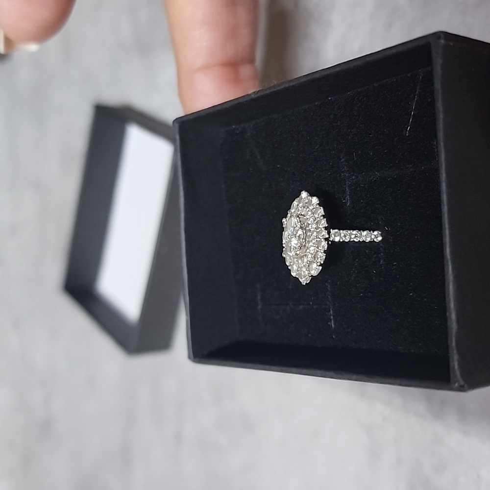 Diamond engagement/ cocktail ring - Picture 4 of 13